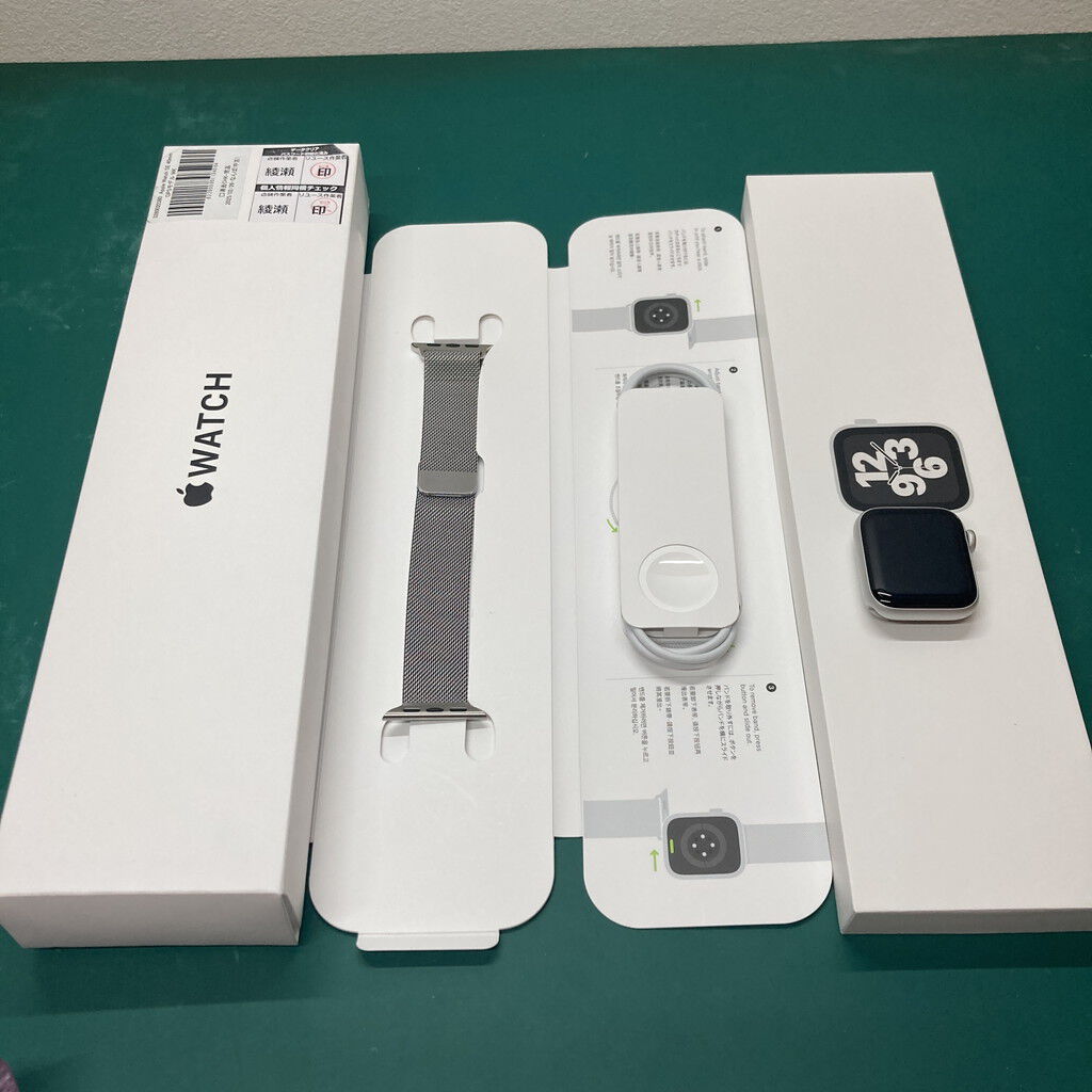 中古 Apple Watch SE 40mm GPSモデル MKQ93J/A+ML753FE/A (シルバー 中古 Apple Watch SE 40mm GPSモデル MKQ93J/A+ML753FE/A (シルバー