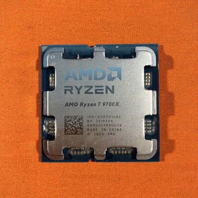 【なんば店】中古  AMD Ryzen 7 9700X (AM5/3.8GHz/40M/C8/T16/65W) 169022 