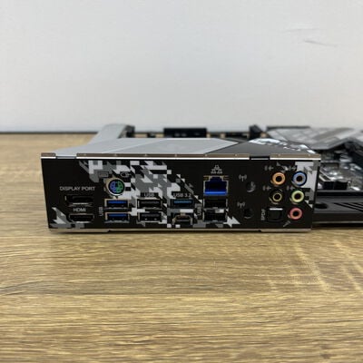 【津ラッツ店】中古  ASRock B550 Steel Legend (B550 AM4 ATX DDR4) 142936 