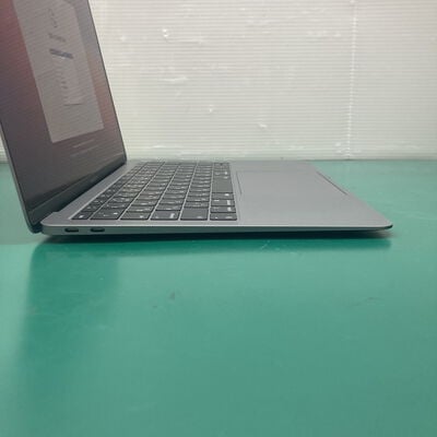 【浦添城間店(沖縄)】中古  MacBook Air 13インチ M2(CPU:8C/GPU:8C) 16GB/256GB シルバー MC7V4J/A  5140000984 