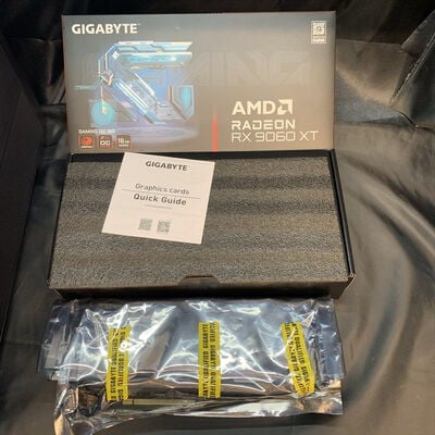 【横浜駅前店】中古  GIGABYTE GV-R9060XTGAMING OC-16GD (RX9060XT 16G) 179900 