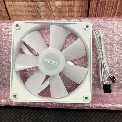 【富士青葉店】中古  NZXT RF-C12TF-W1(F120 RGB CORE 3pack WH) 5070002324 