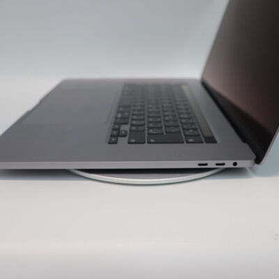 【札幌店】中古  Apple MacBook Pro 16インチ (i9 2.4GHz/2TB/32GB/5500M 4GB) シルバー MVVM2J/A (Late 2019) 3330002857 