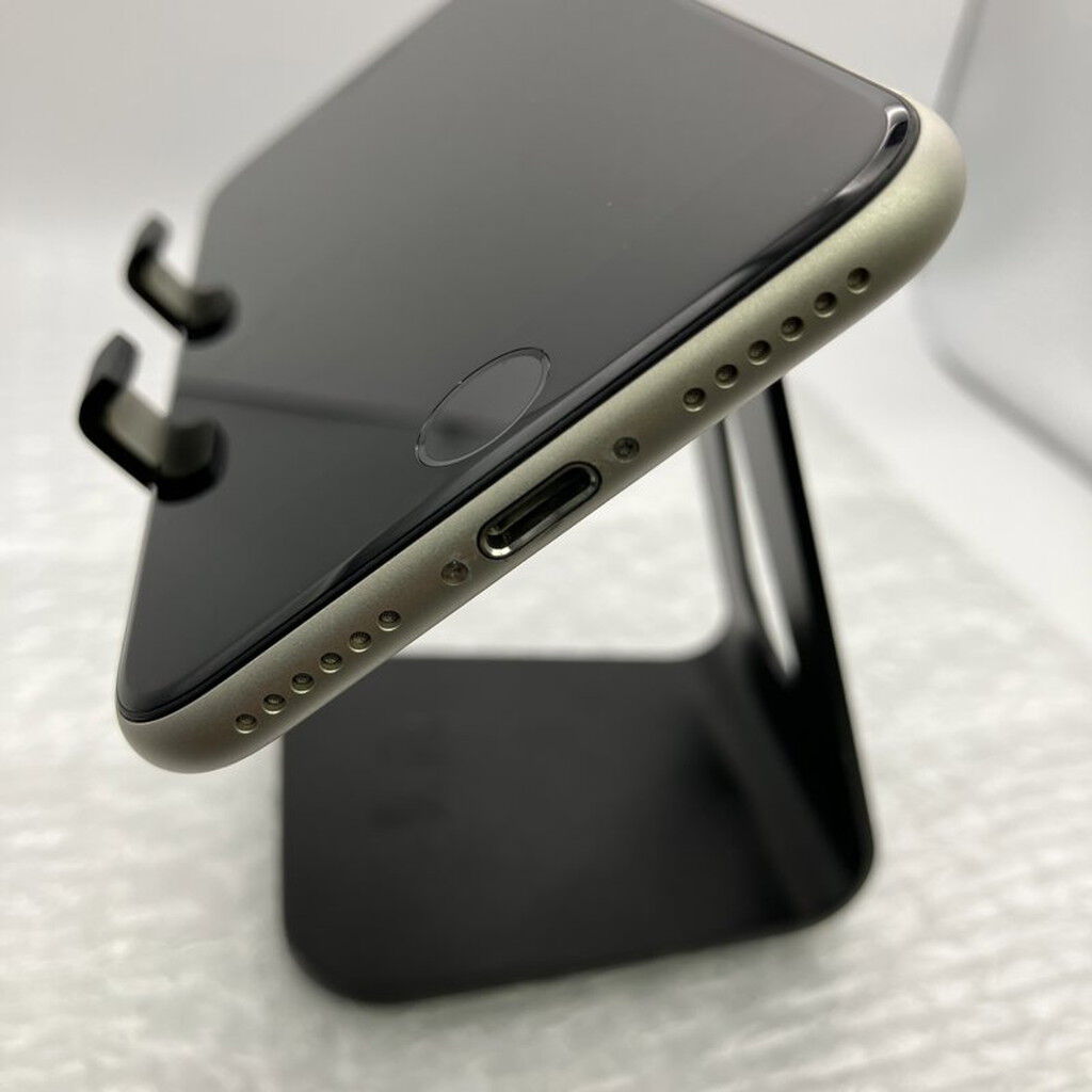 中古 【国内版SIMフリー】Apple iPhoneSE 4.7インチ (第3世代) 64GB