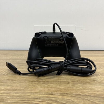 【津ラッツ店】中古  Razer Wolverine V2 (RZ06-03560100-R3M1) 183434 