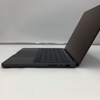 【白山FM松任店】中古  Apple MacBook Pro 14.2インチ 2024(M4 10CPU 16GPU/16GB/512GB) スペースブラック MW2U3J/A 5070001669 