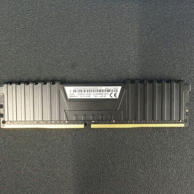【博多店】中古  PC4-21300 16GB デスクトップ用(DDR4-2666) 135638 