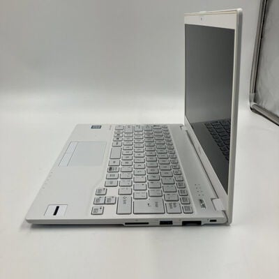 【なんば店】中古  富士通 FMVU92B3WZ (i7 8550U/8GB/SSD256GB/WLAN/13.3FHD) 3280022422 
