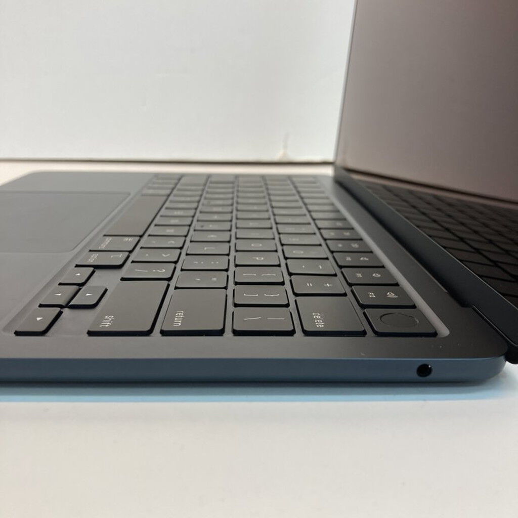 中古 MacBook Air 13インチ CTO (M3 2024) ミッドナイト M3(CPU:8C/GPU