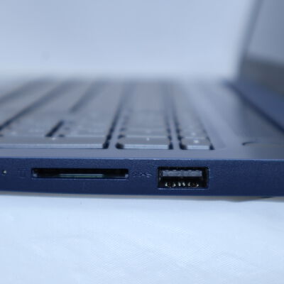【通販センター】中古  Lenovo IdeaPad Slim 3 15AMN8 (Ryzen 3 7320U/8GB/オンボード) 202833 