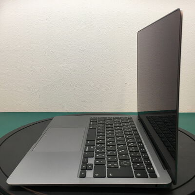 【佐賀南部バイパス店】中古  Apple MacBook Air 13インチ (i5 1.1GHz/8GB/512GB) スペースグレイ Touch ID True Tone Magic keyboard搭載モデル MVH22J/A (Early 2020) 142315 
