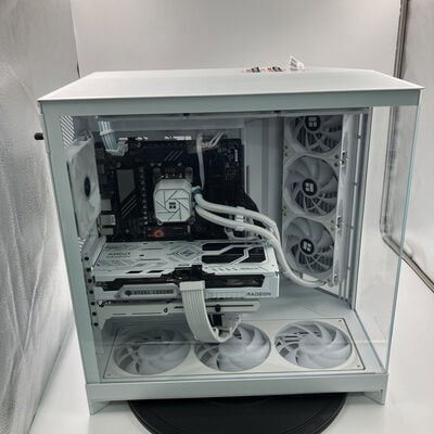 【なんば店】中古  その他 自作パソコン (Ryzen 7 9800X3D/16GB/SSD1TB+SSD1TB+SSD512GB/RX9060XT 16GB) 3280023104 