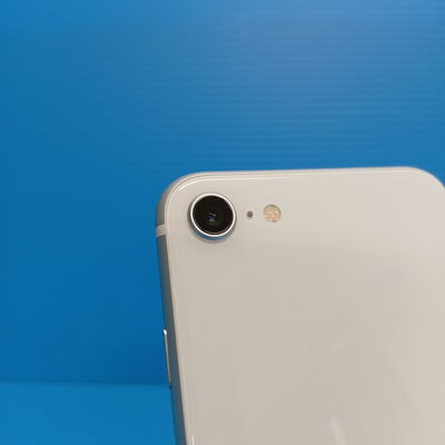 【大須店】中古  【au】Apple iPhoneSE 4.7インチ (第2世代/2020) 64GB (ホワイト) MHGQ3J/A 新パッケージ版 146172 