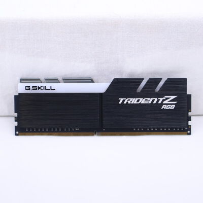 【通販センター】中古  PC4-25600 8GB デスクトップ用(DDR4-3200) 140727 