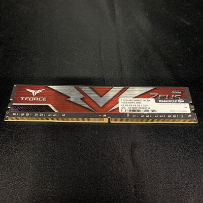 【横浜駅前店】中古  PC4-24000 16GB デスクトップ用(DDR4-3000) 135636 