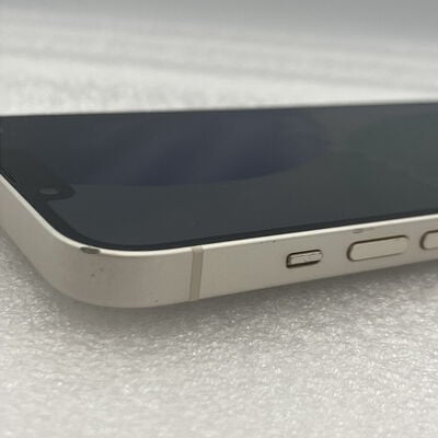 【新潟店】中古  【docomo版SIMフリー】Apple iPhone13 6.1インチ 256GB (スターライト) MLNJ3J/A 147341 