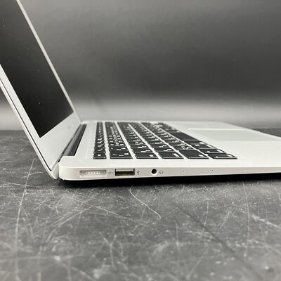【大須店】中古  Apple MacBook Air 2017 A1466 (Core i5 1.8 GHz/8GB/SSD 128GB/13.3/1440 x 900/Wifi) 190484 