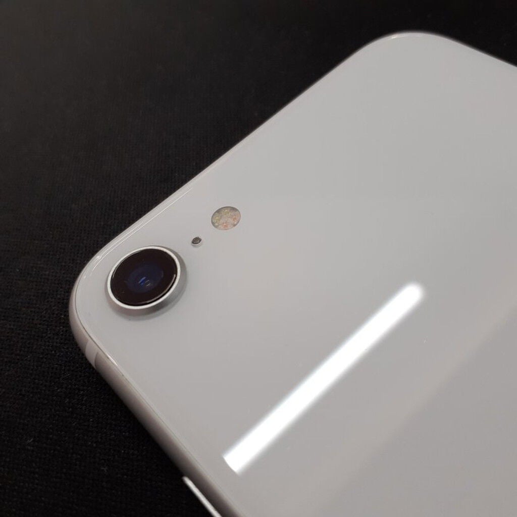 中古 【SIMロック解除済み】【au】Apple iPhoneSE 4.7インチ (第2世代