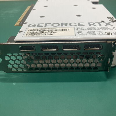 【浦添城間店(沖縄)】中古  Palit NE7506TU19P1-GB2062M (RTX5060Ti 8GB WHITE OC) 188962 