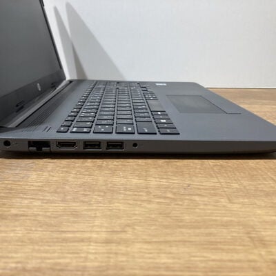 【富山本郷店】中古  HP 250 G7 Notebook PC (Intel Core i5-1035G1/16GB/CPU内蔵/SSD 256GB/-/15.6inch/LAN+WLAN/WebCAM/Win 11 Pro/-) 4760001759 