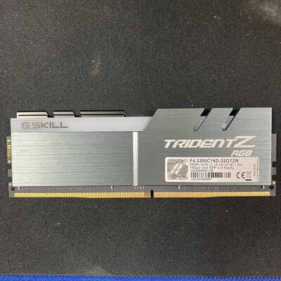 【大宮店】中古  PC4-25600 16GB デスクトップ用(DDR4-3200) 140728 