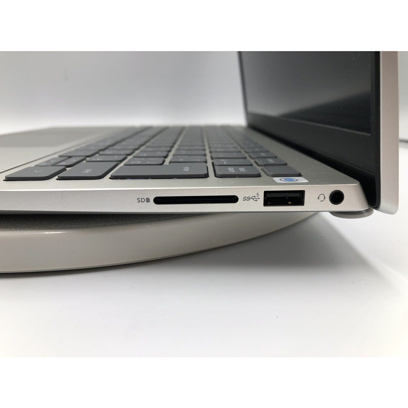 中古 DELL inspiron P157G(Ryzen7 5825U/16GB/SSD512GB/なし/オン