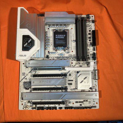 【なんば店】中古  ASUS Z890 AYW GAMING WIFI W (Z890 1851 ATX DDR5) 172181 