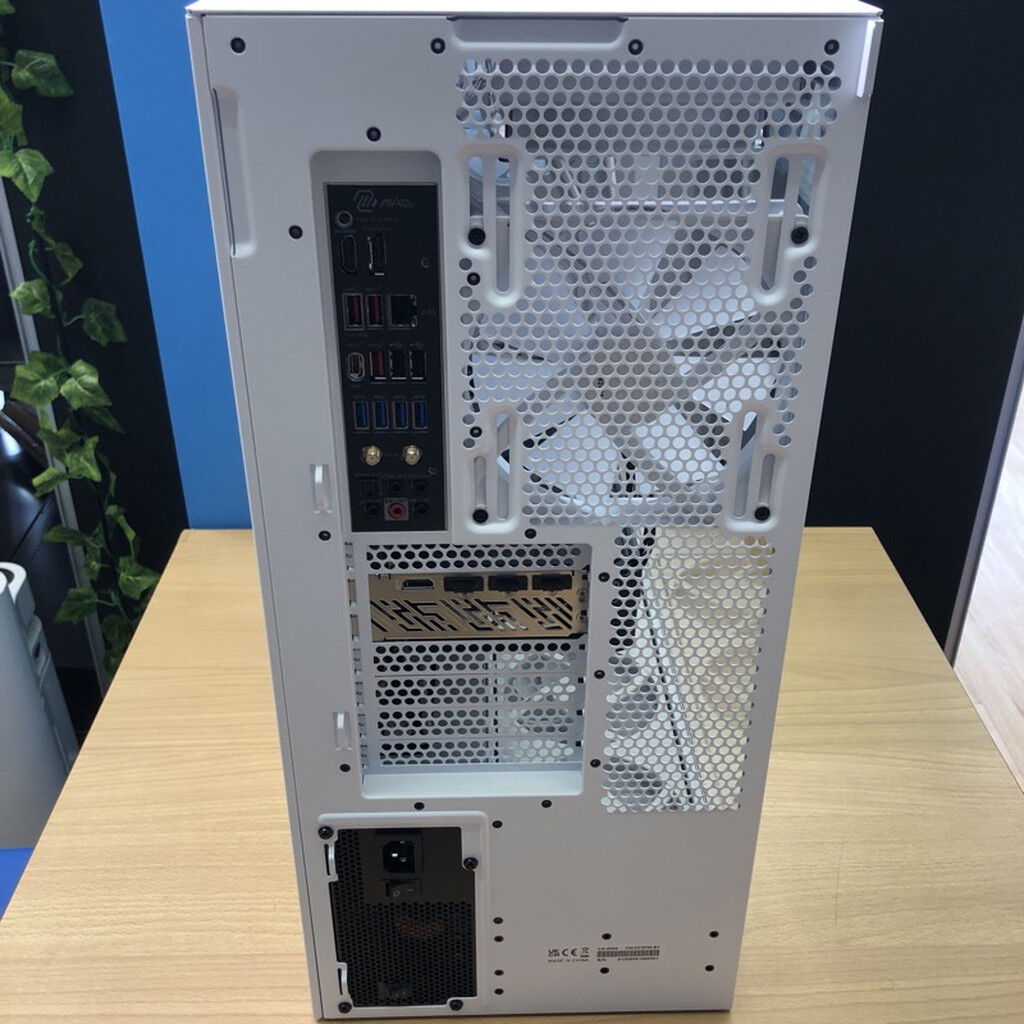 中古 自作パソコン(Ryzen 7 9850X3D/32GB/SSD512GB/RX9070XT/W11H