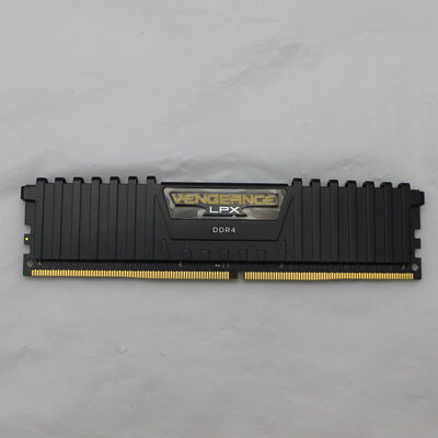 【通販センター】中古  PC4-21300 8GB デスクトップ用(DDR4-2666) 126165 