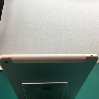 【佐賀南部バイパス店】中古  【docomo】Apple iPad (2017) Wi-Fi + Cellular 32GB シルバー MP1L2J/A 136527 