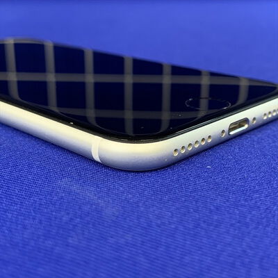 【横浜駅前店】中古  【au】Apple iPhoneSE 4.7インチ (第2世代/2020) 64GB (ホワイト) MHGQ3J/A 新パッケージ版 146172 