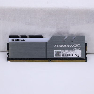 【通販センター】中古  PC4-25600 8GB デスクトップ用(DDR4-3200) 140727 