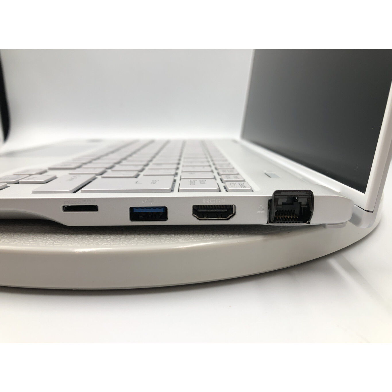 中古 FMV LIFEBOOK UH90/J3(Ultra 7 155H/16GB/SSD512GB/-/オンボード