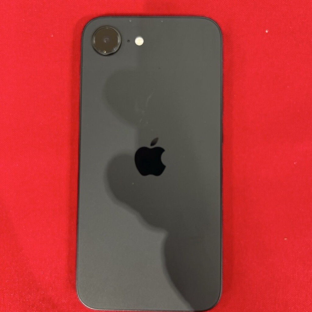 【背面割れジャンク】iPhone 16e 256GB ブラック MD1T4J/A 中古 【国内版SIMフリー】Apple iPhone16e ブラック 256GB MD1T4J/A