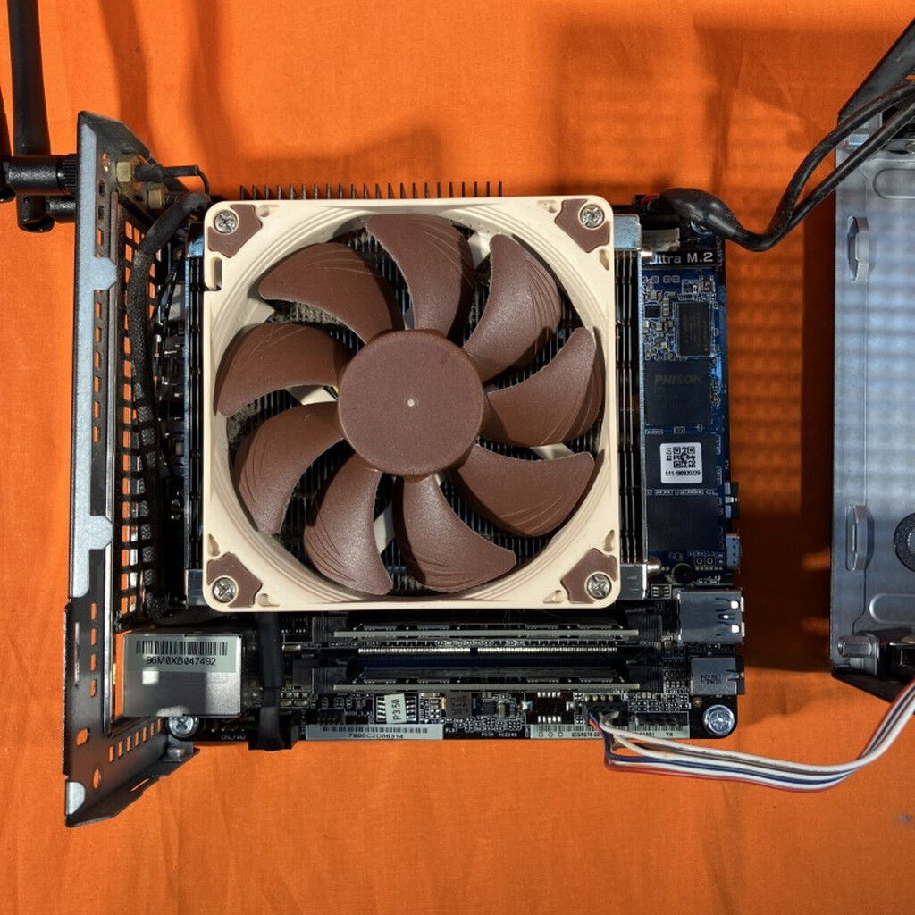 ミニPC Thirdwave miniRegulus AR5 Ryzen 5 16GB Thirdwave miniRegulus AR5 Ryzen 5 16GB