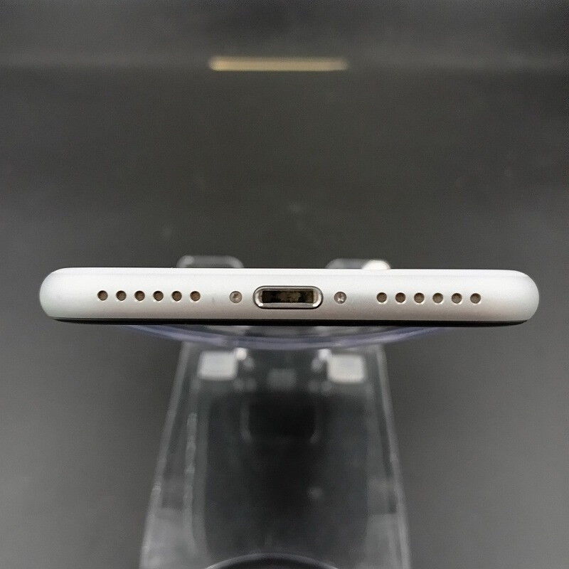 中古 【SIMロック解除済み】【au】Apple iPhoneSE 4.7インチ (第