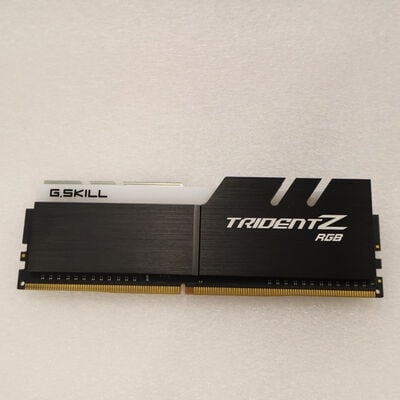 【通販センター】中古  PC4-19200 8GB デスクトップ用(DDR4-2400) 126163 