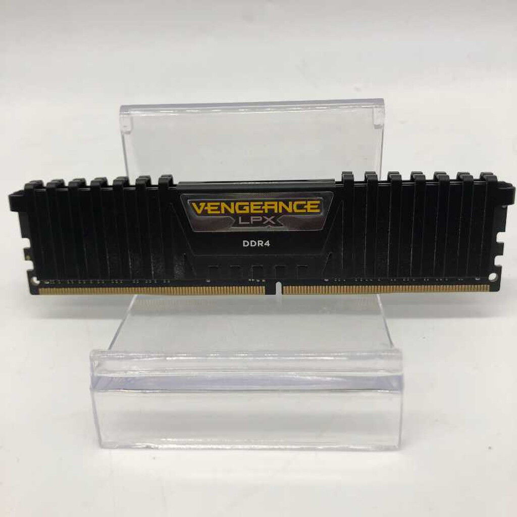 中古 Corsair CMK32GX4M2A2666C16 [DDR4 PC4-21300 16GB] 4640002604