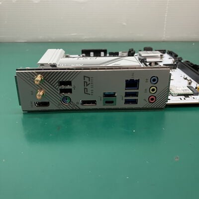 【浦添城間店(沖縄)】中古  ASRock B760M Pro RS WiFi White (B760 1700 mATX DDR5) 4780001095