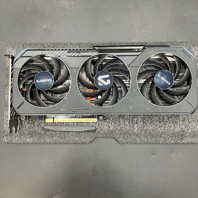 【熊本浜線店】中古  GIGABYTE GV-R9060XTGAMING OC-16GD (RX9060XT 16G) 179900 