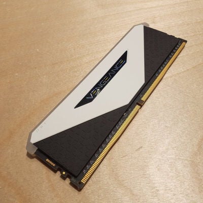 【鹿児島店】中古  PC4-25600 16GB デスクトップ用(DDR4-3200) 140728 