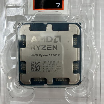 【秋葉原本店】中古  AMD Ryzen 7 9700X (AM5/3.8GHz/40M/C8/T16/65W) 169022 