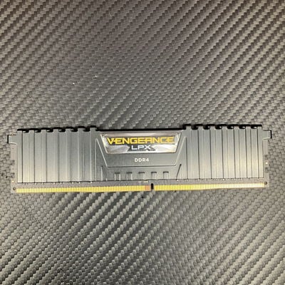 【富士青葉店】中古  PC4-21300 8GB デスクトップ用(DDR4-2666) 126165 