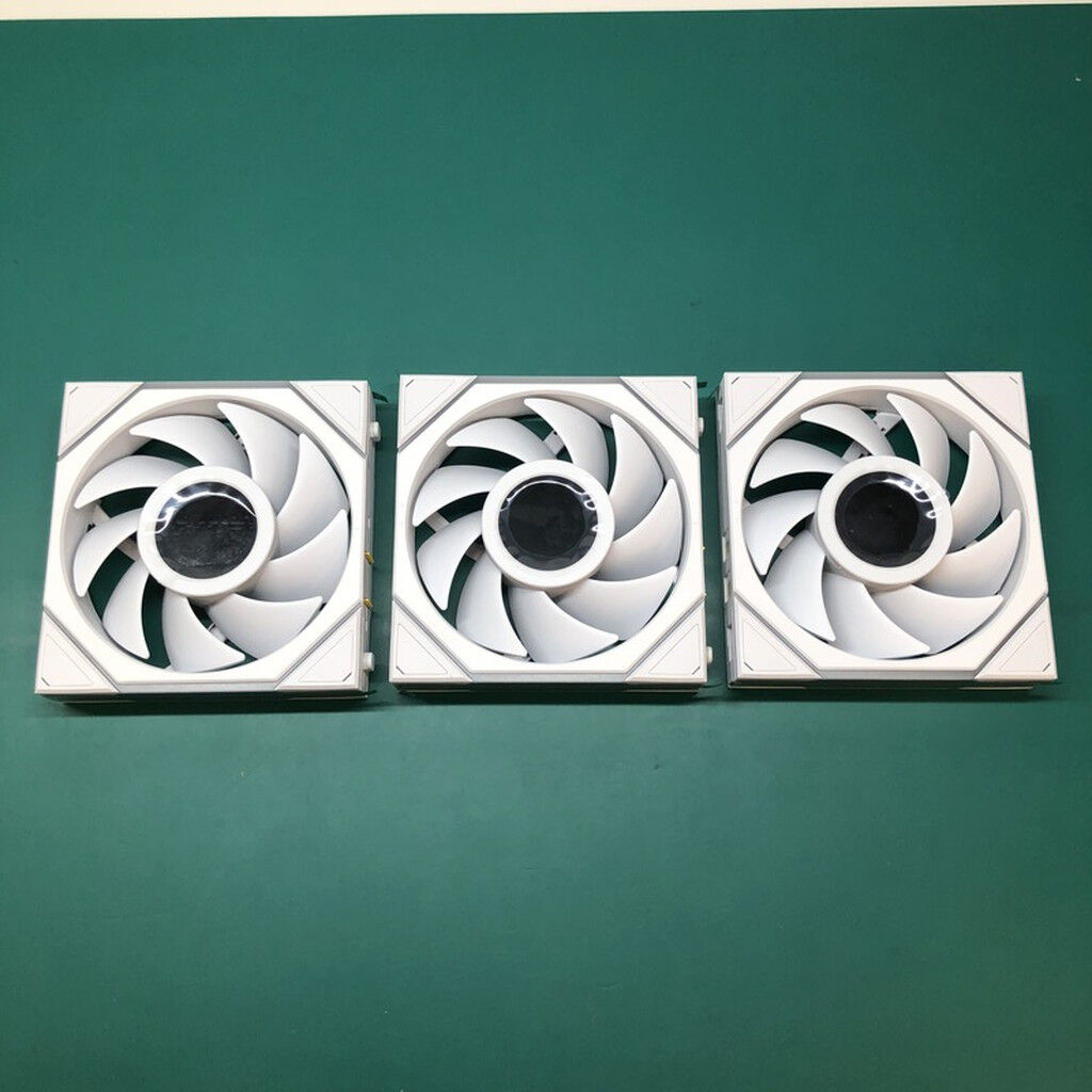 中古 Lian Li UNI FAN TL 120 LCD WIRELESS WT 3Pack UF-TL120-LCD-WLS