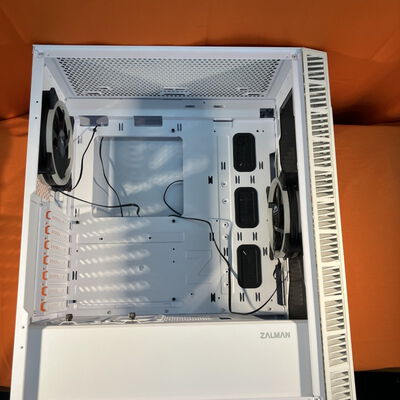 【なんば店】中古  ZALMAN Z3 Iceberg White(E-ATX ｶﾞﾗｽ ) 3280021757 