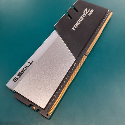 【鹿児島店】中古  PC4-28800 16GB デスクトップ用 140734 