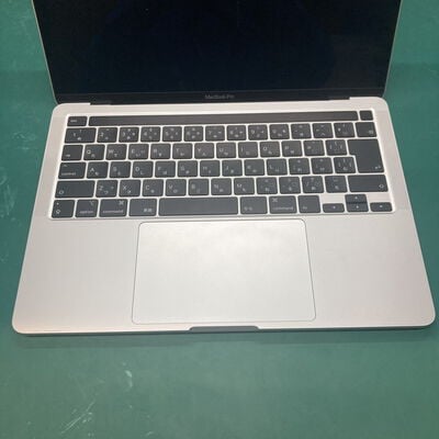【浦添城間店(沖縄)】中古  Apple MacBook Pro 13.3インチ (Core i5 2.0GHz/16GB/1TB) シルバー Touch Bar Magic Keyboard搭載モデル MWP82J/A (Early 2020) 142641 