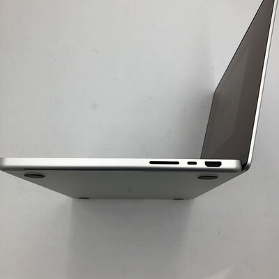 【盛岡都南店】中古  MacBook Pro 14インチ 2024 M4 (10CPU/10GPU) メモリ16GB SSD1TB MW2X3J/A シルバー 1300008159 
