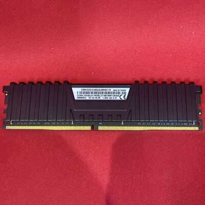 【千葉店】中古  PC4-21300 16GB デスクトップ用(DDR4-2666) 135638 