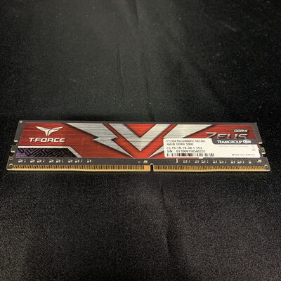 【横浜駅前店】中古  PC4-24000 16GB デスクトップ用(DDR4-3000) 135636 
